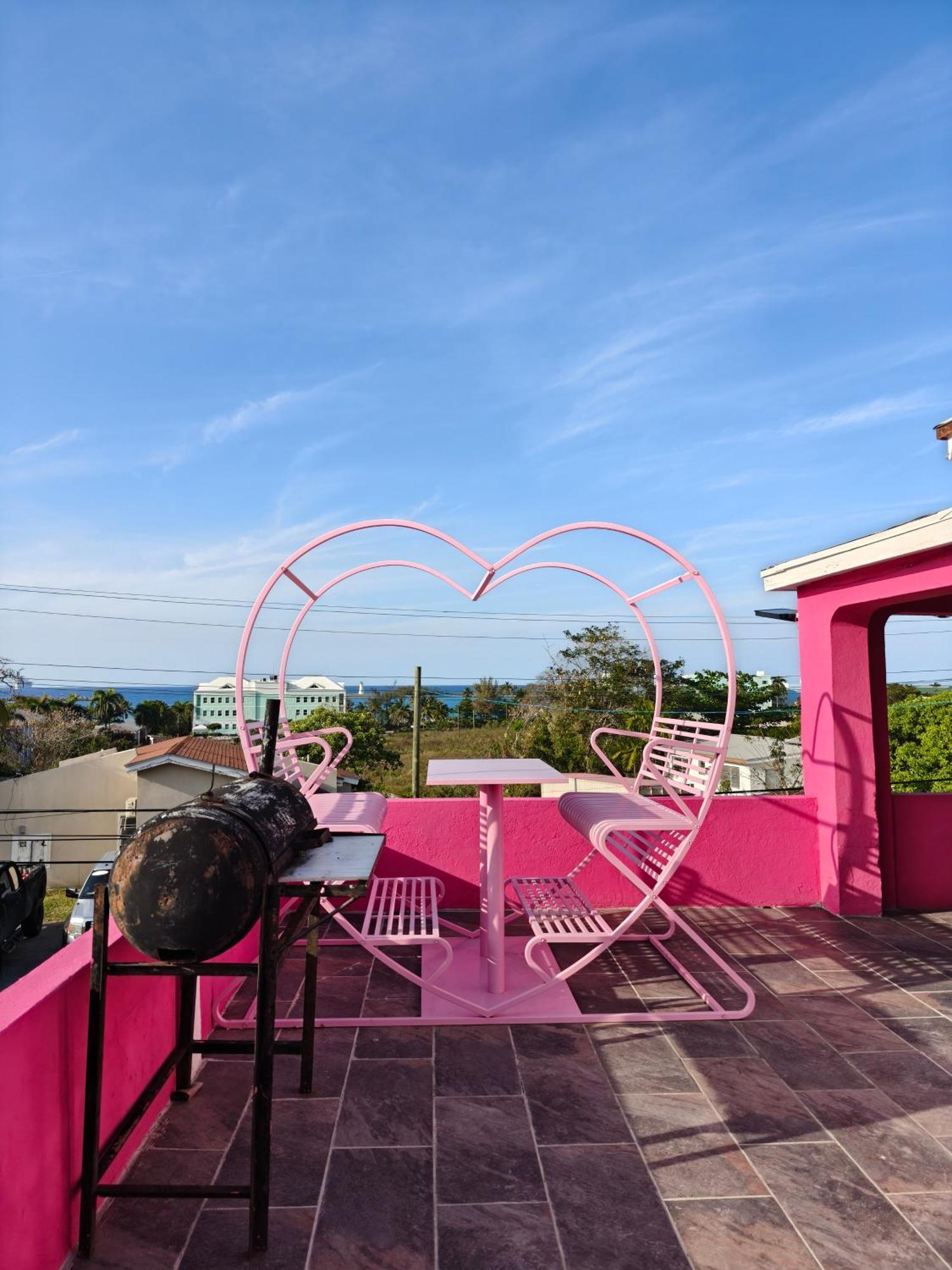 Da Pink And White Palace Nassau Exterior photo